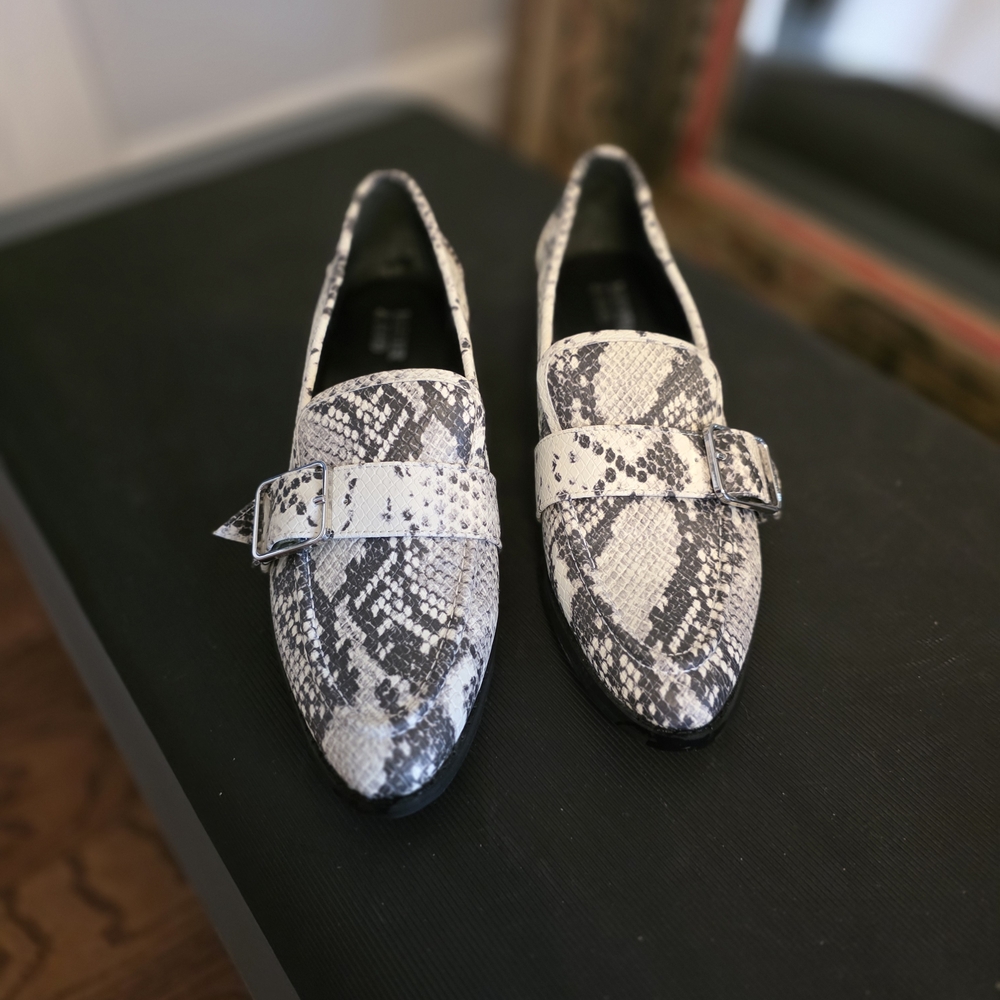 Elegant Snakeskin Women's Loafers